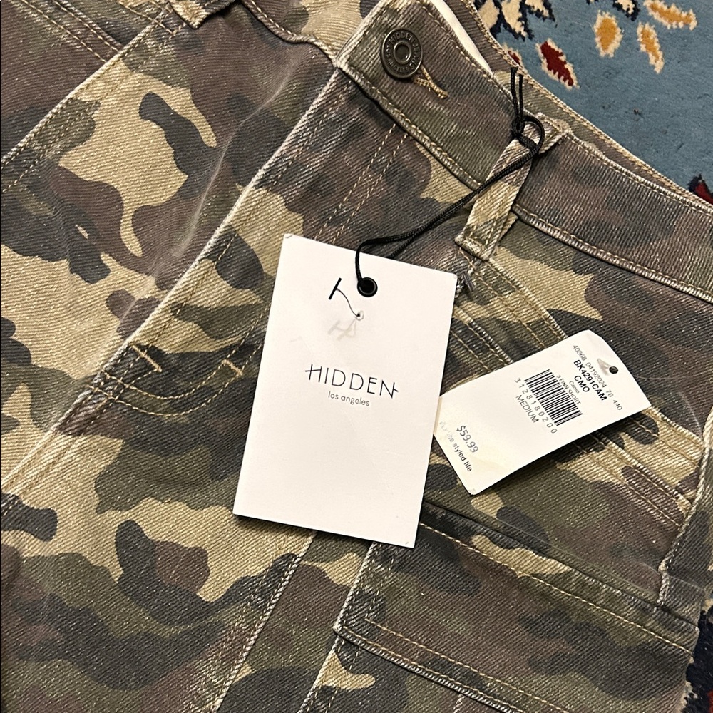 Hidden Finn Stretch Cargo Shorts NWT Size Medium Camo - Picture 6 of 8